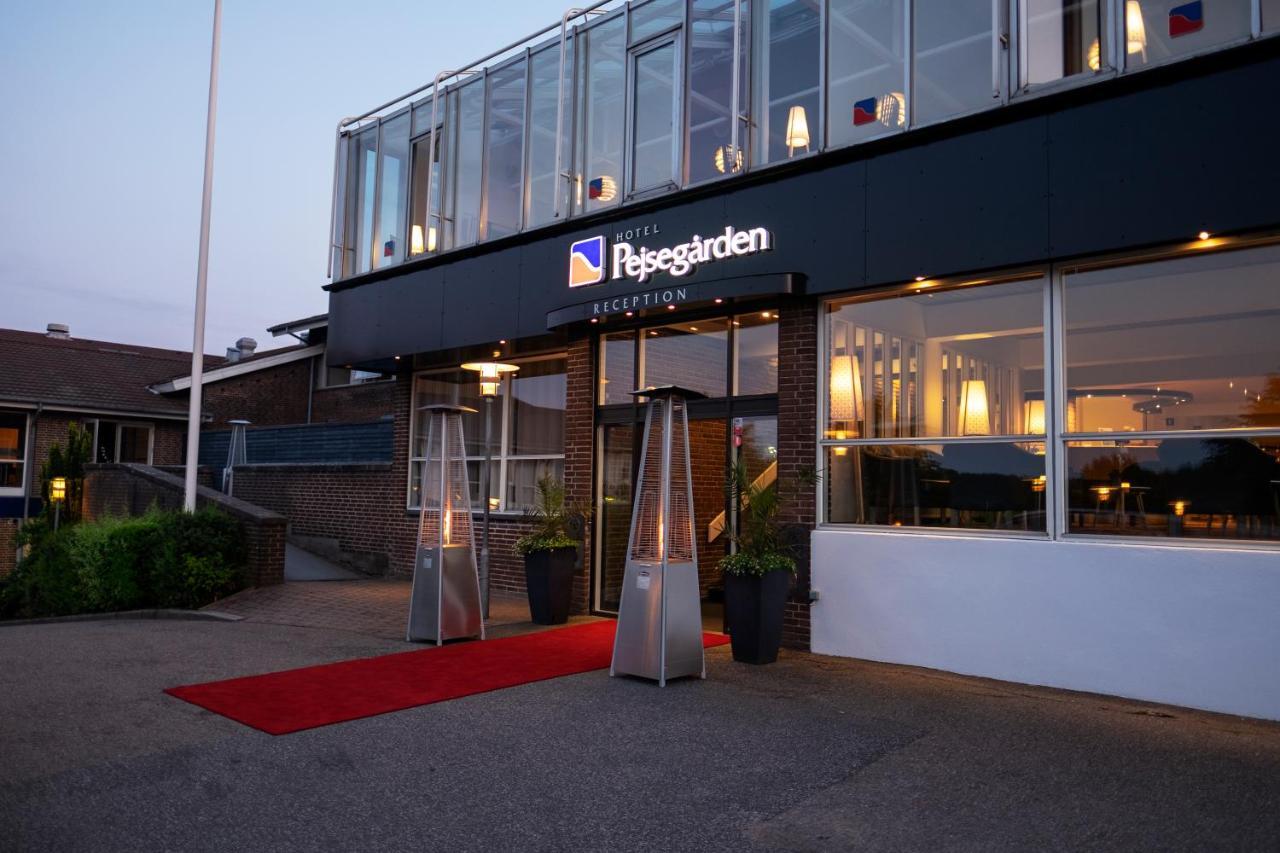 Hotel Pejsegaarden Бредструп Экстерьер фото